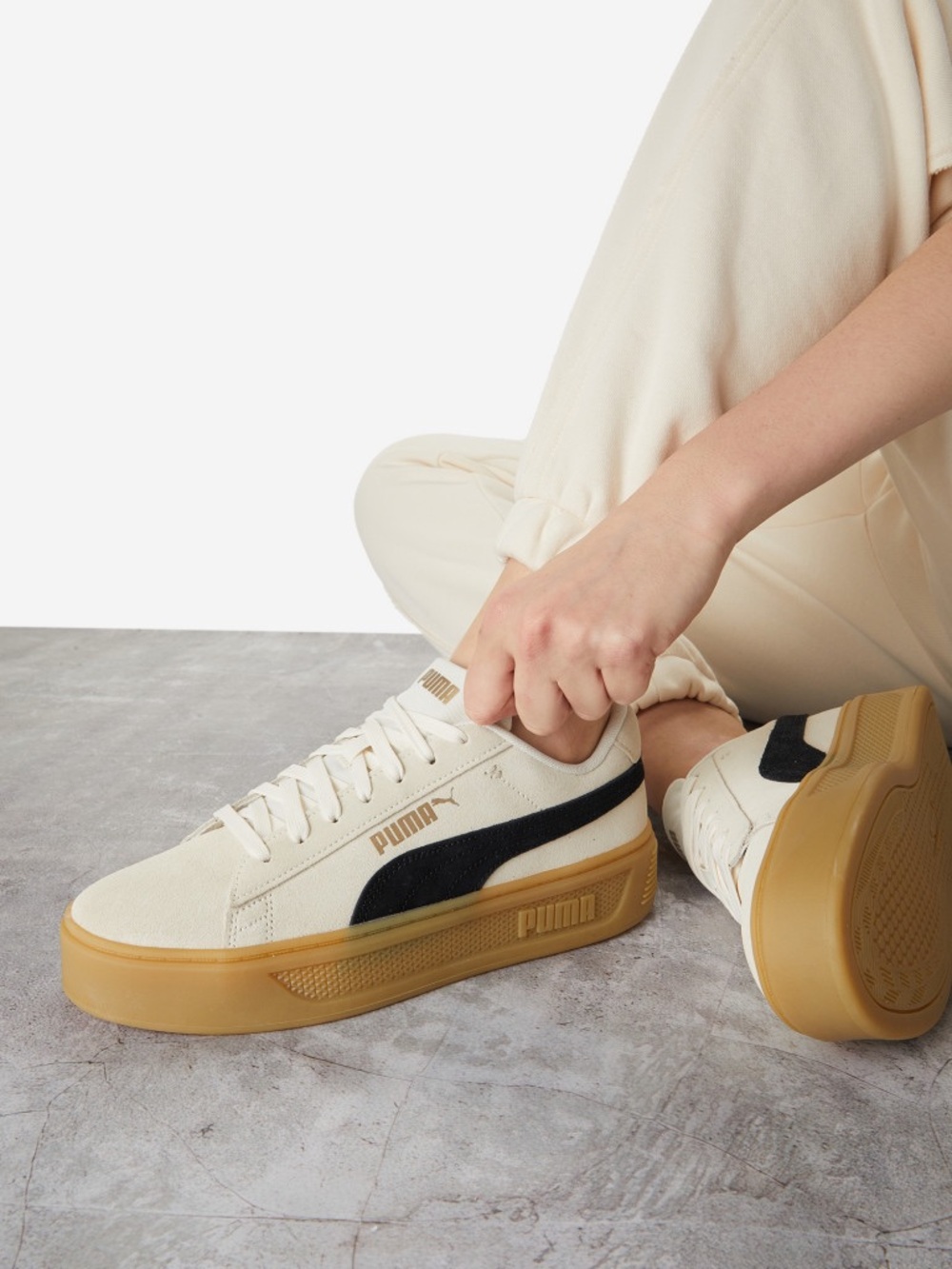 PUMA Smash Platform V3 Suede Gum Sole Sneakers (7 US, 37.5 EU)